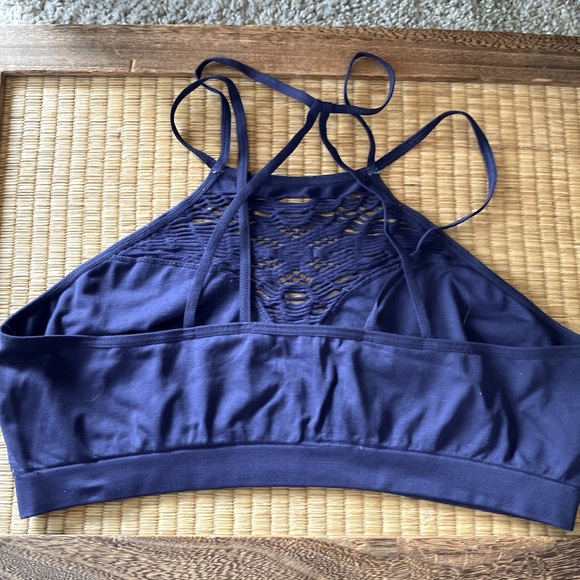 🔥 VICTORIA SECRET: NWOT Navy Blue Bralette with Criss Cross Back- Sz L - Picture 4 of 7
